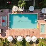 Belek Deluxe Suit